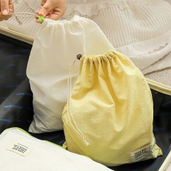 Drawstring waterproof nylon travel bag, portable multi-functional clothing and shoe divider, business trip luggage storage bag